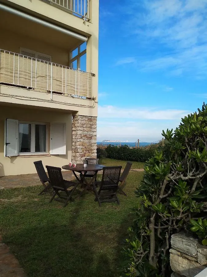 Sea Front Apartment In Platja Pals With Terrace And Parking 西班牙